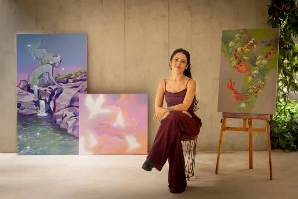 Foto de divulgação: Camilla Siren transforma galeria em território de fantasia em nova exposição individual em Brasília