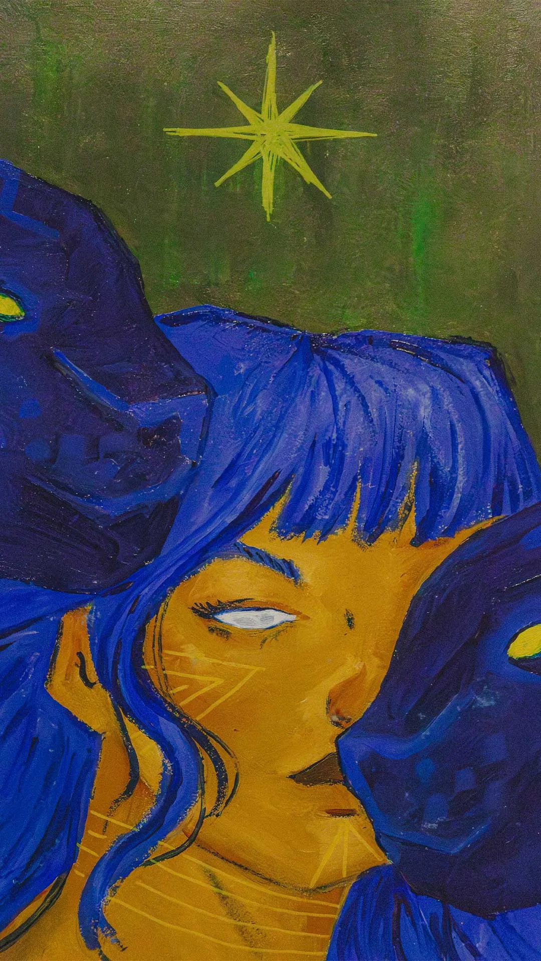Pintura de rosto feminino em tons de azul e amarelo, com cabelo azul e uma estrela ao fundo